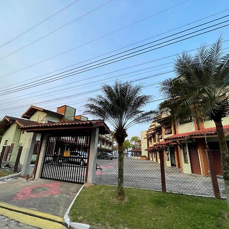 Pe Na Areia Na Praia Das Toninhas - Villagio 24 Porto Feliz Ubatuba Exterior foto