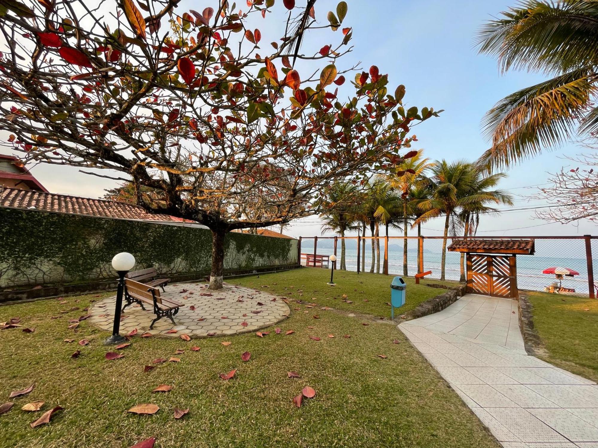 Pe Na Areia Na Praia Das Toninhas - Villagio 24 Porto Feliz Ubatuba Exterior foto