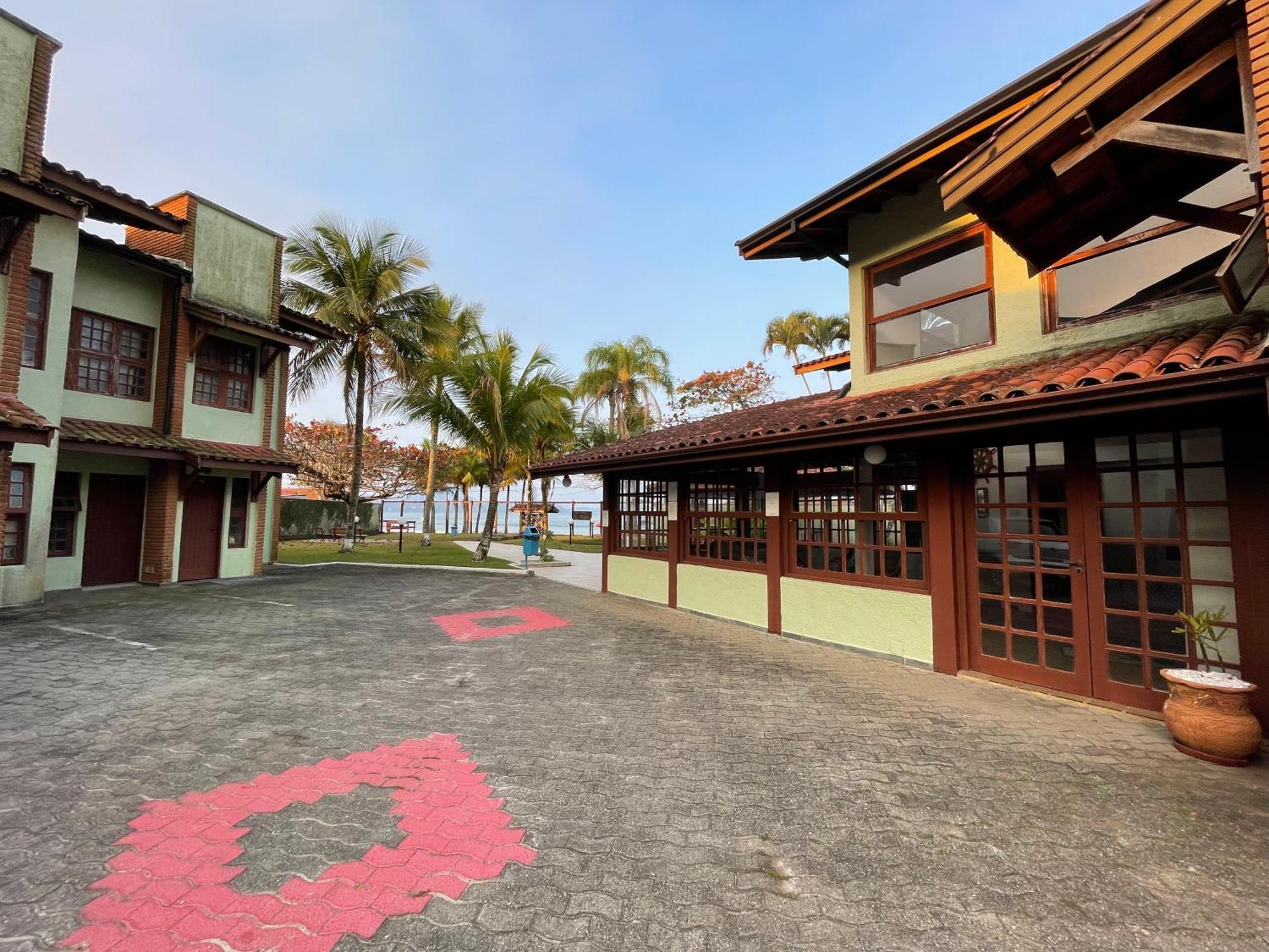Pe Na Areia Na Praia Das Toninhas - Villagio 24 Porto Feliz Ubatuba Exterior foto