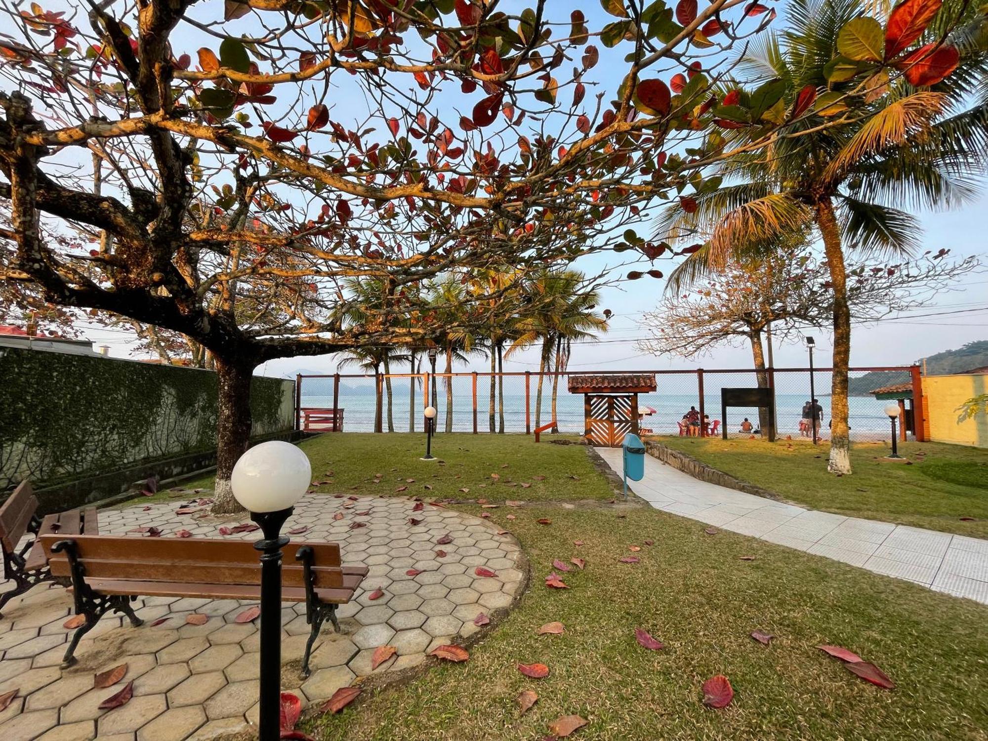 Pe Na Areia Na Praia Das Toninhas - Villagio 24 Porto Feliz Ubatuba Exterior foto